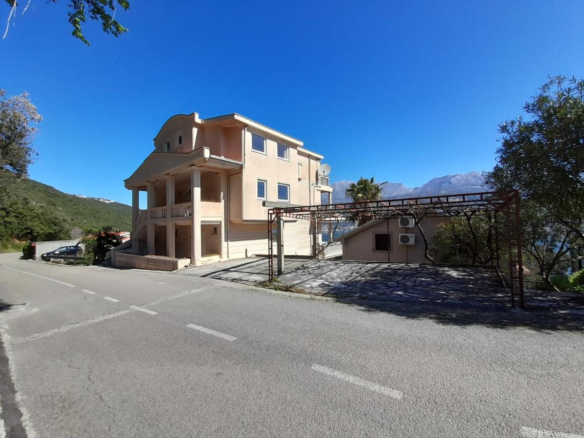 Villa Garden Apartments Herceg Novi Bagian luar foto